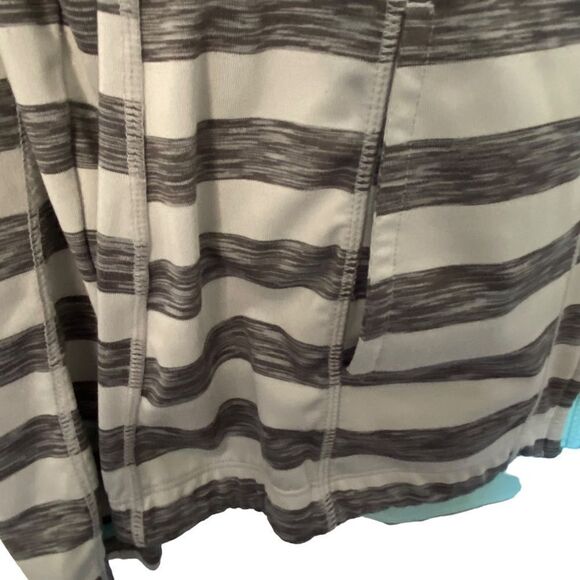 Lukka Women's Medium Gray and White Zip Up Hoodie with Pockets, Stretchy Fabric - Picture 3 of 16